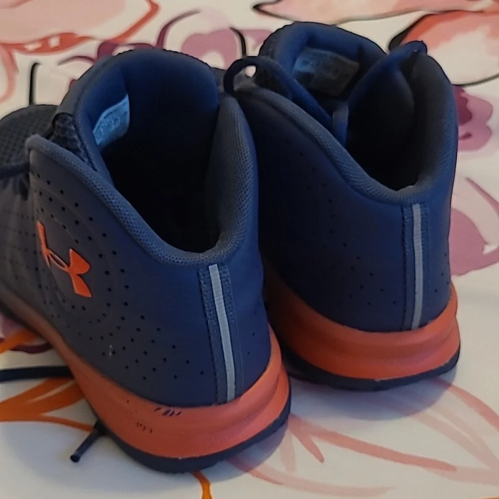 SOLD Under Armour Basketball Shoes Size 2 Y Blue - Picture 4 of 7